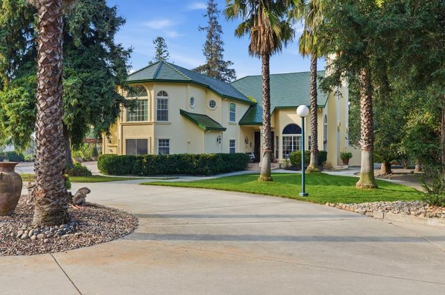 9901 Red Fox Dr, Oakdale, CA 95361