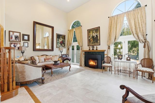 9901 Red Fox Dr, Oakdale, CA 95361