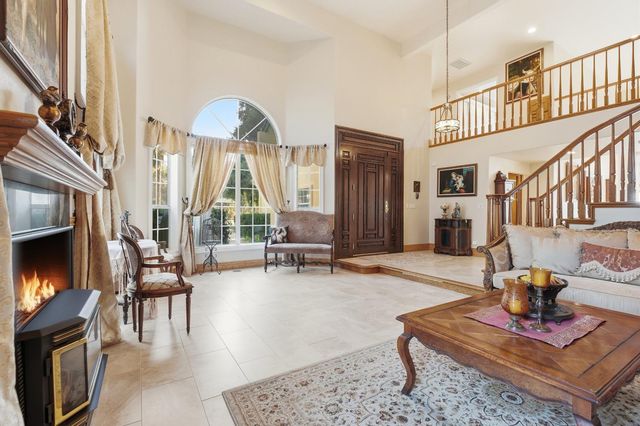 9901 Red Fox Dr, Oakdale, CA 95361