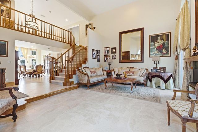 9901 Red Fox Dr, Oakdale, CA 95361