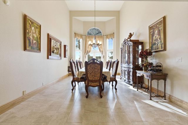 9901 Red Fox Dr, Oakdale, CA 95361