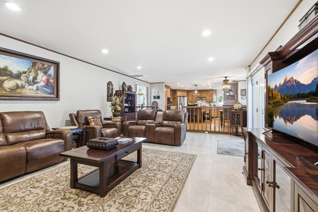 9901 Red Fox Dr, Oakdale, CA 95361