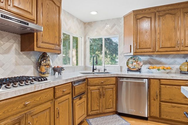 9901 Red Fox Dr, Oakdale, CA 95361