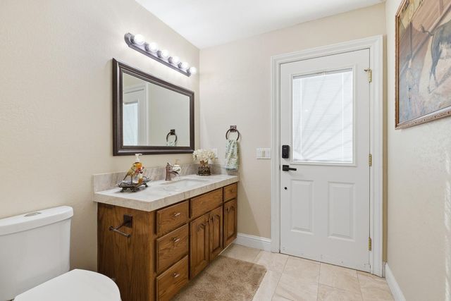 9901 Red Fox Dr, Oakdale, CA 95361