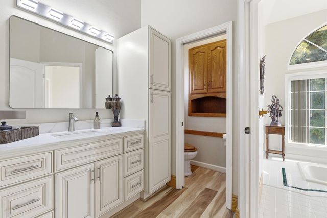 9901 Red Fox Dr, Oakdale, CA 95361