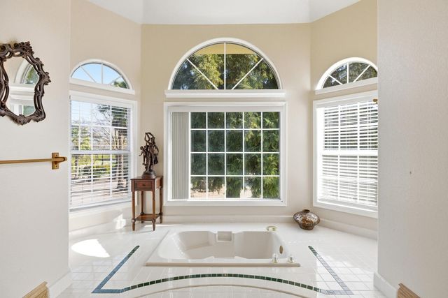 9901 Red Fox Dr, Oakdale, CA 95361