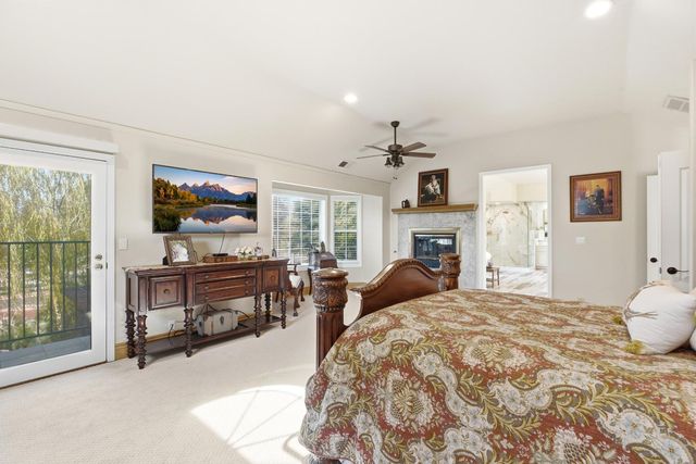 9901 Red Fox Dr, Oakdale, CA 95361