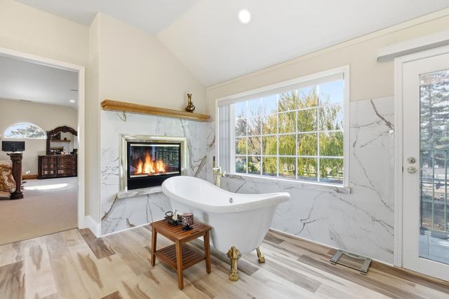 9901 Red Fox Dr, Oakdale, CA 95361