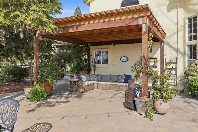 9901 Red Fox Dr, Oakdale, CA 95361