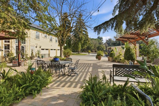 9901 Red Fox Dr, Oakdale, CA 95361