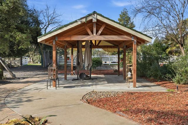 9901 Red Fox Dr, Oakdale, CA 95361