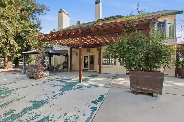 9901 Red Fox Dr, Oakdale, CA 95361