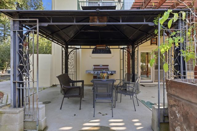 9901 Red Fox Dr, Oakdale, CA 95361