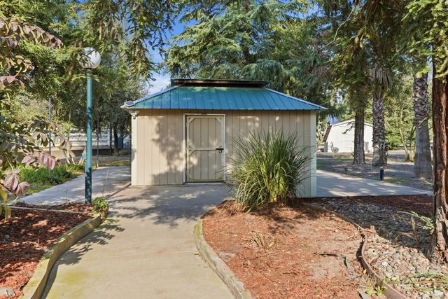 9901 Red Fox Dr, Oakdale, CA 95361