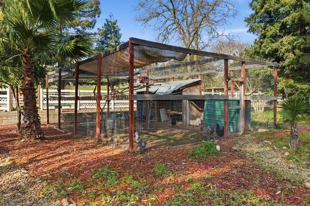 9901 Red Fox Dr, Oakdale, CA 95361