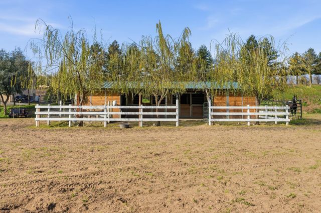 9901 Red Fox Dr, Oakdale, CA 95361