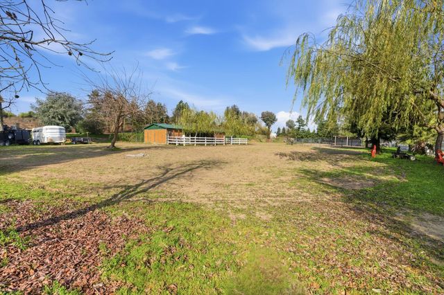 9901 Red Fox Dr, Oakdale, CA 95361