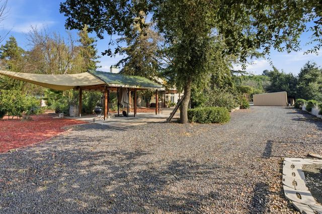 9901 Red Fox Dr, Oakdale, CA 95361