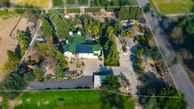 9901 Red Fox Dr, Oakdale, CA 95361