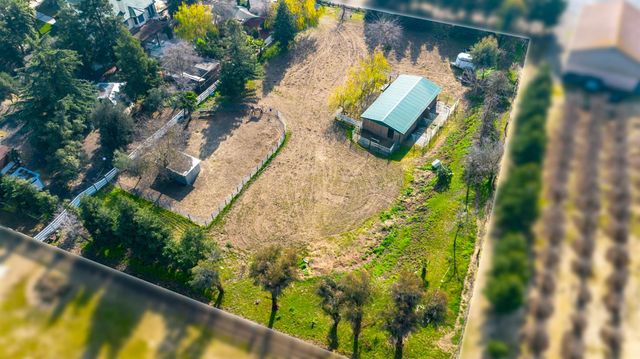 9901 Red Fox Dr, Oakdale, CA 95361