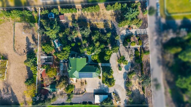 9901 Red Fox Dr, Oakdale, CA 95361