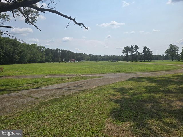 450 ALMOND RD, Pittsgrove, NJ 08318