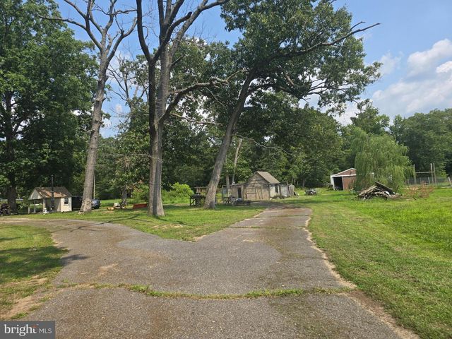 450 ALMOND RD, Pittsgrove, NJ 08318