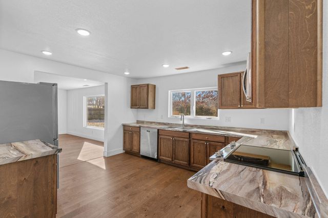 654 S Laurel Avenue, Springfield, MO 65802