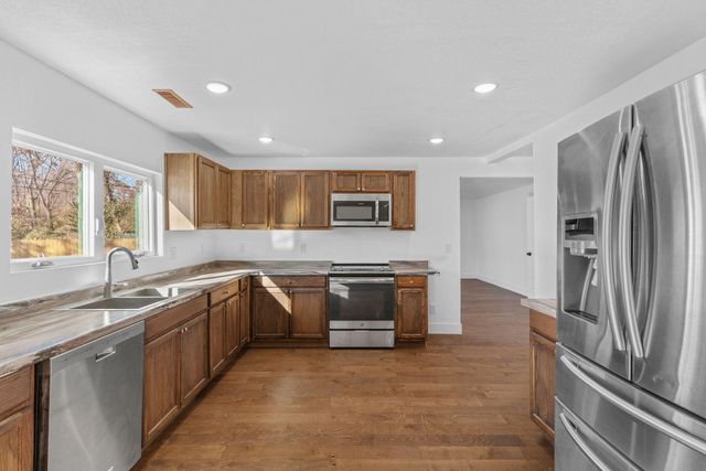 654 S Laurel Avenue, Springfield, MO 65802