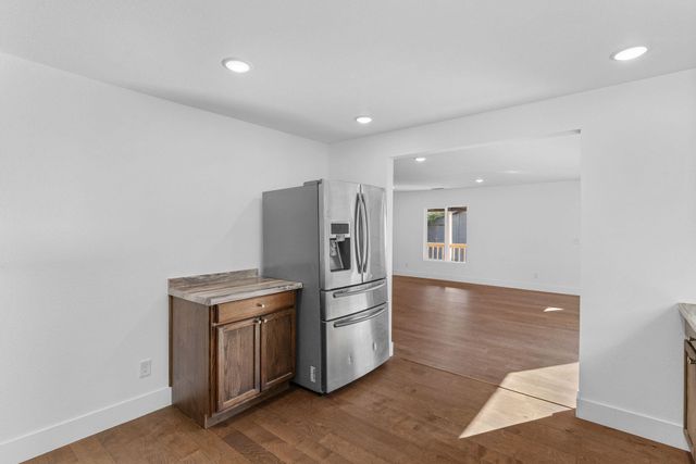 654 S Laurel Avenue, Springfield, MO 65802