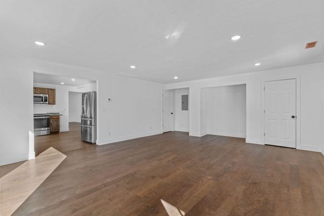 654 S Laurel Avenue, Springfield, MO 65802