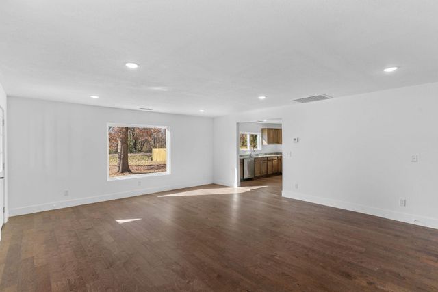 654 S Laurel Avenue, Springfield, MO 65802