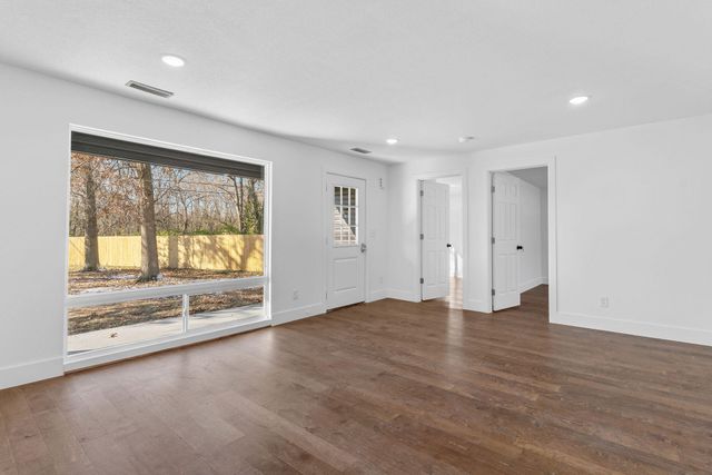 654 S Laurel Avenue, Springfield, MO 65802