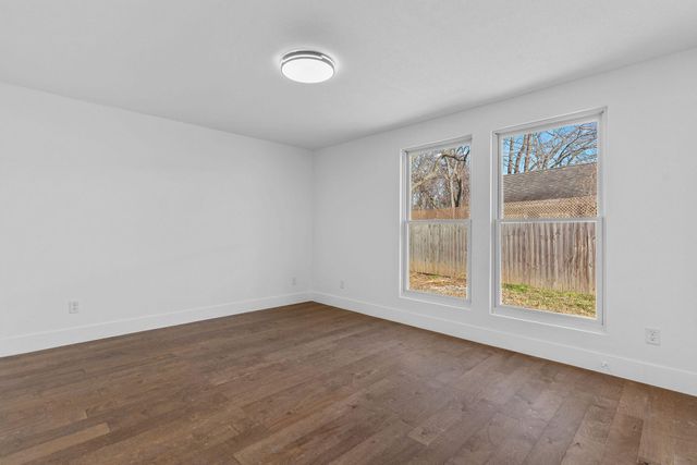 654 S Laurel Avenue, Springfield, MO 65802