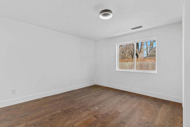 654 S Laurel Avenue, Springfield, MO 65802