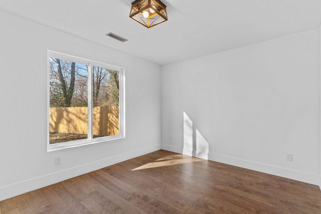 654 S Laurel Avenue, Springfield, MO 65802