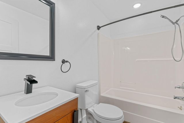 654 S Laurel Avenue, Springfield, MO 65802