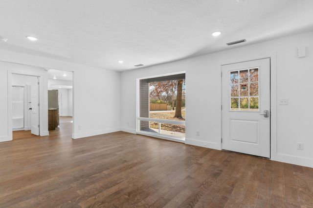 654 S Laurel Avenue, Springfield, MO 65802