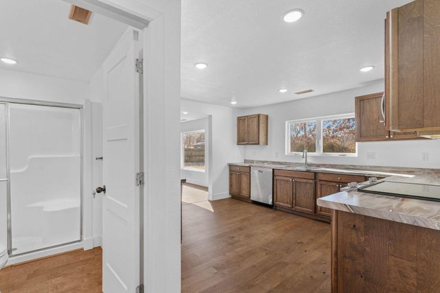 654 S Laurel Avenue, Springfield, MO 65802