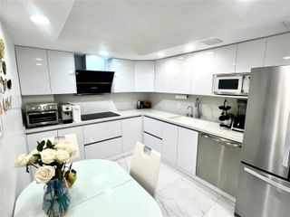 437 Golden Isles Dr 14G, Hallandale Beach, FL 33009