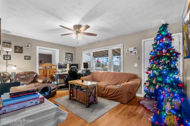 241 Northview Dr, Shepherdsville, KY 40165