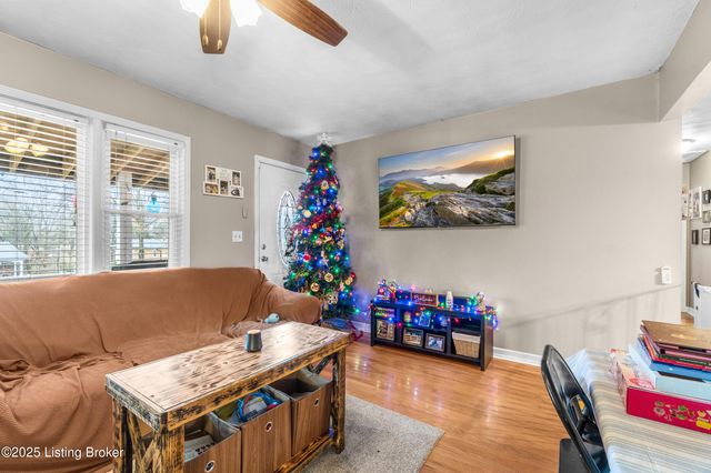 241 Northview Dr, Shepherdsville, KY 40165