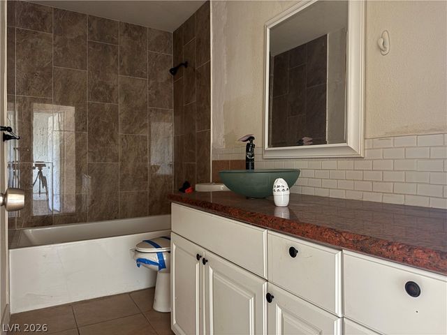6162 Meadow Vista Lane, Las Vegas, NV 89103
