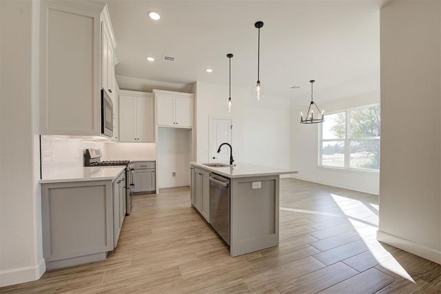 2099 Cash Court, Blanchard, OK 73010