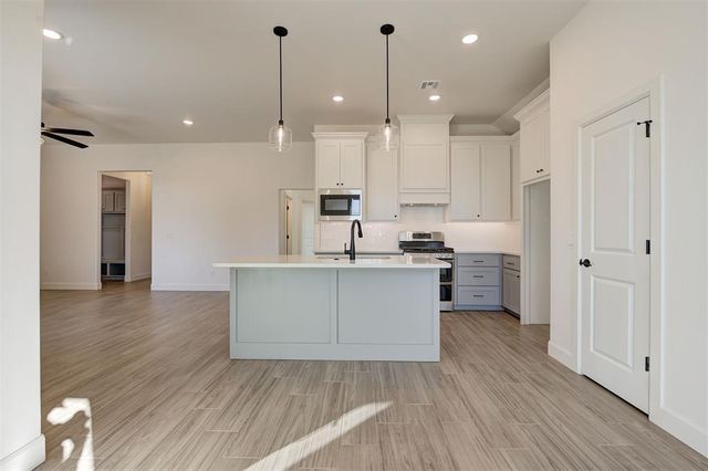 2099 Cash Court, Blanchard, OK 73010