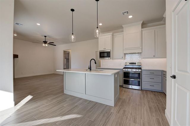 2099 Cash Court, Blanchard, OK 73010