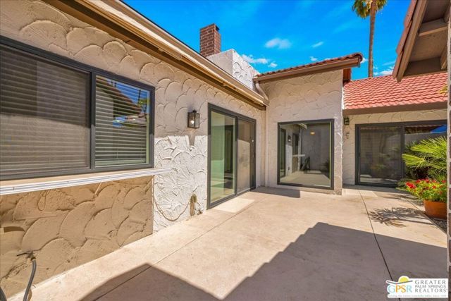 2262 S Linden Way E, Palm Springs, CA 92264