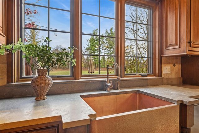 2041 Tremont Court, Libertyville, IL 60048