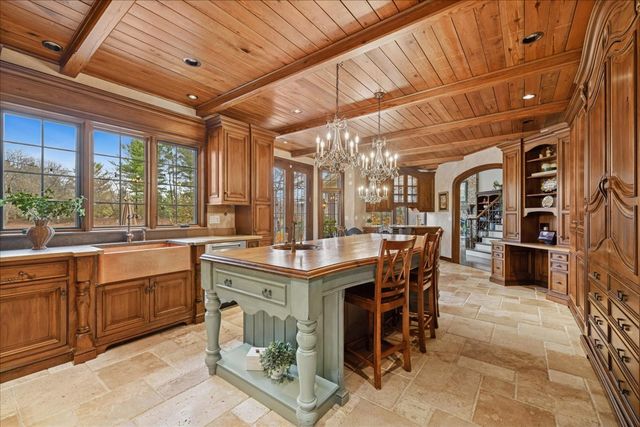 2041 Tremont Court, Libertyville, IL 60048