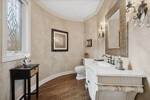 2041 Tremont Court, Libertyville, IL 60048